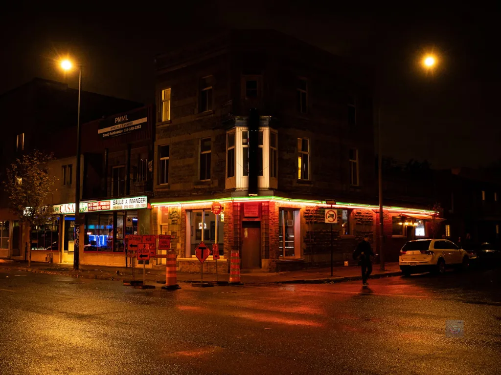 Evening Pub Crawl or Jack the Ripper Tour solotravely