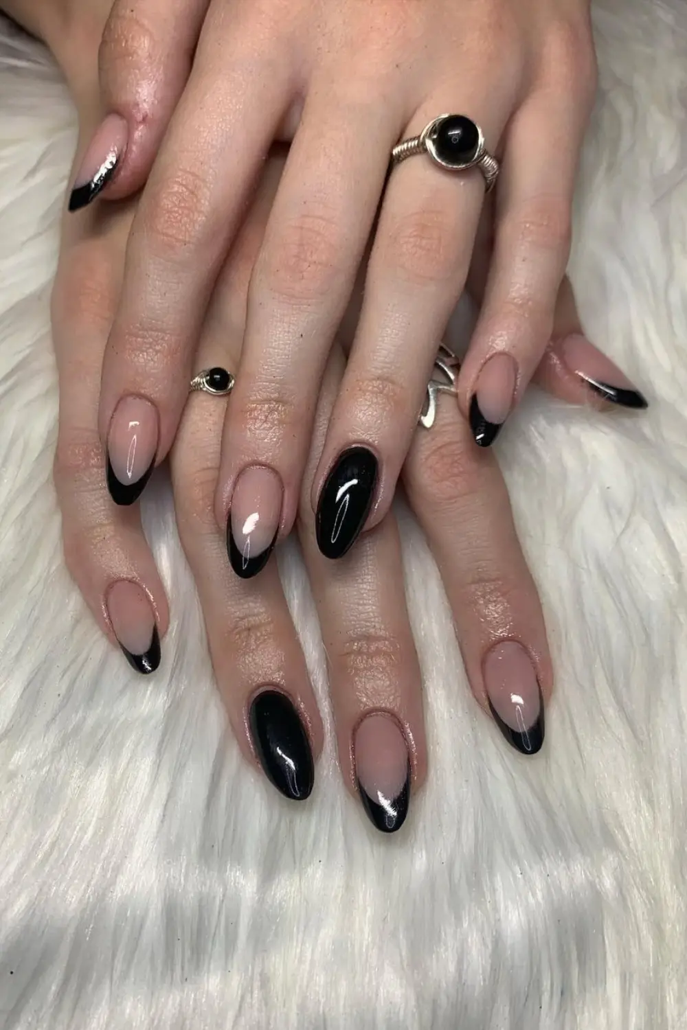 Black Nail Designs – That Look Wrong Until You Try Them (2026) 9 Black Acrylic Nail Designs solotravely