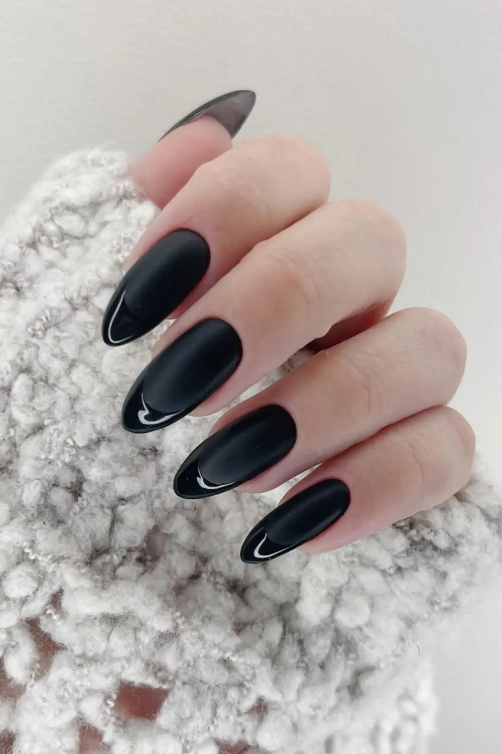 Black Nail Designs – That Look Wrong Until You Try Them (2026) 6 Black Matte Nail Designs solotravely