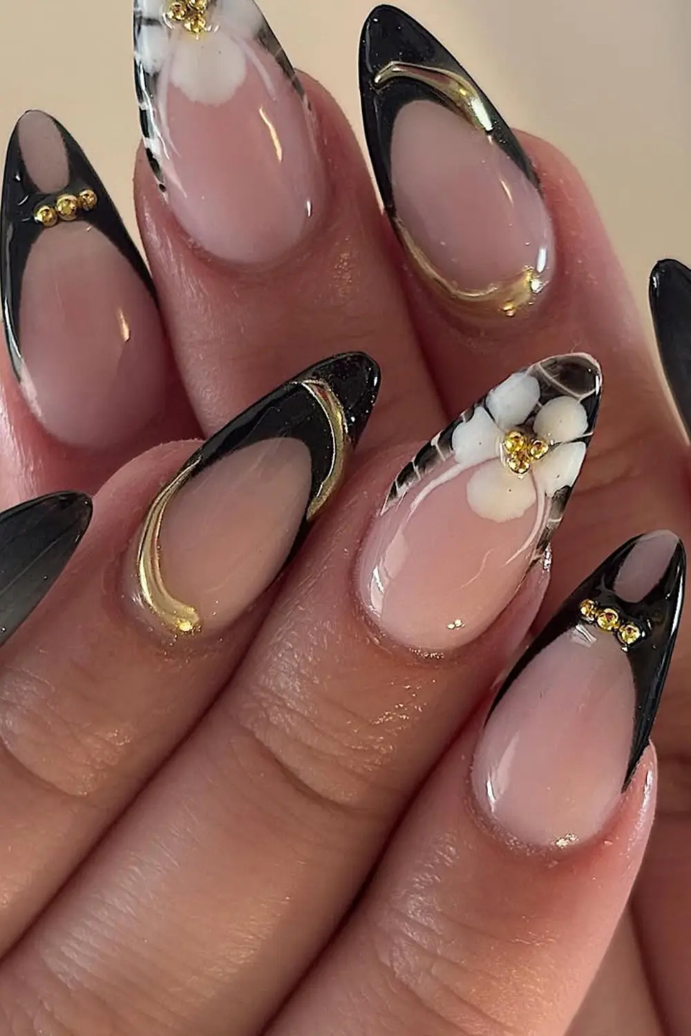 Black Nail Designs – That Look Wrong Until You Try Them (2026) 2 Black Nail Designs solotravely