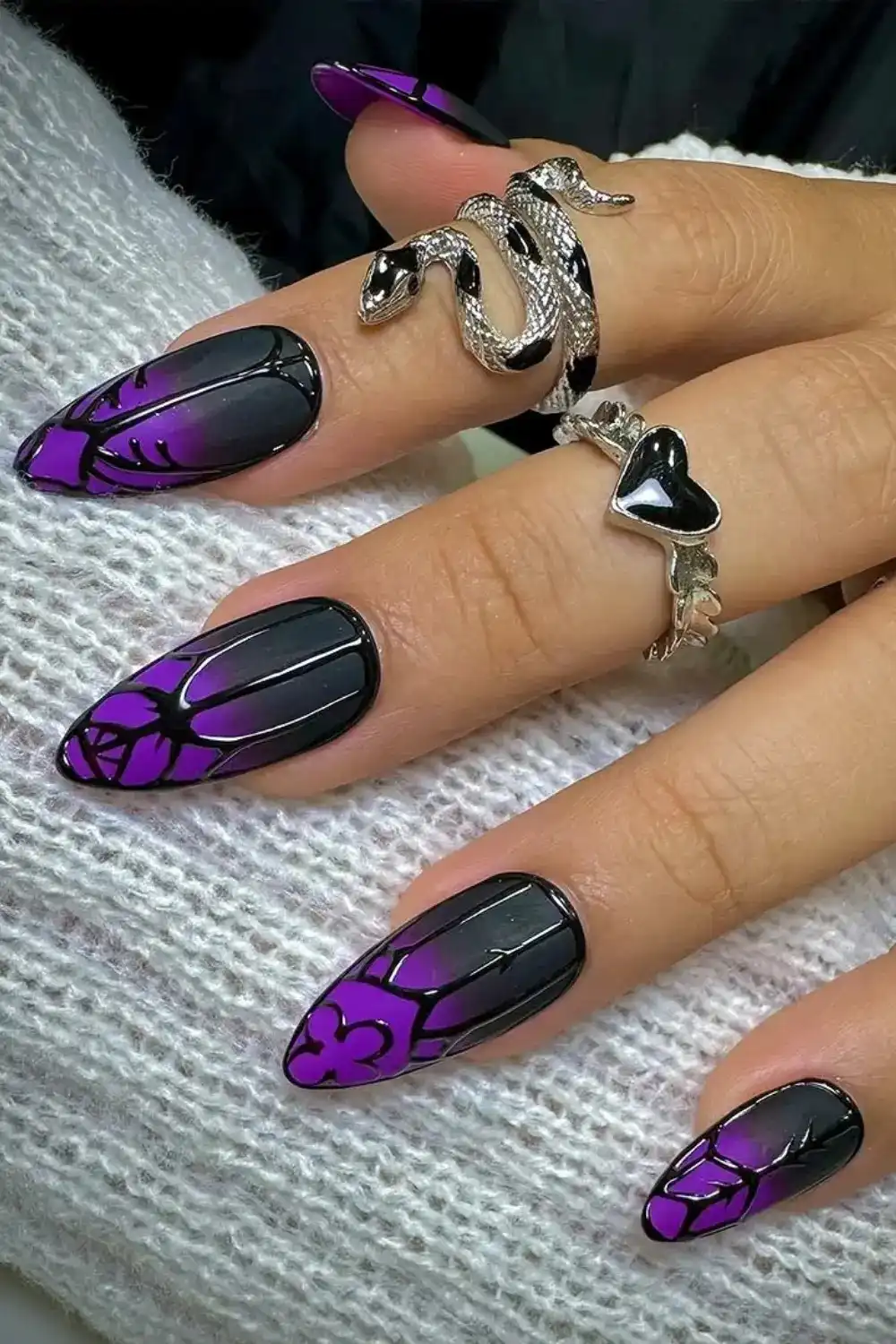 Black Nail Designs – That Look Wrong Until You Try Them (2026) 16 Black Nail Ideas for Summer solotravely