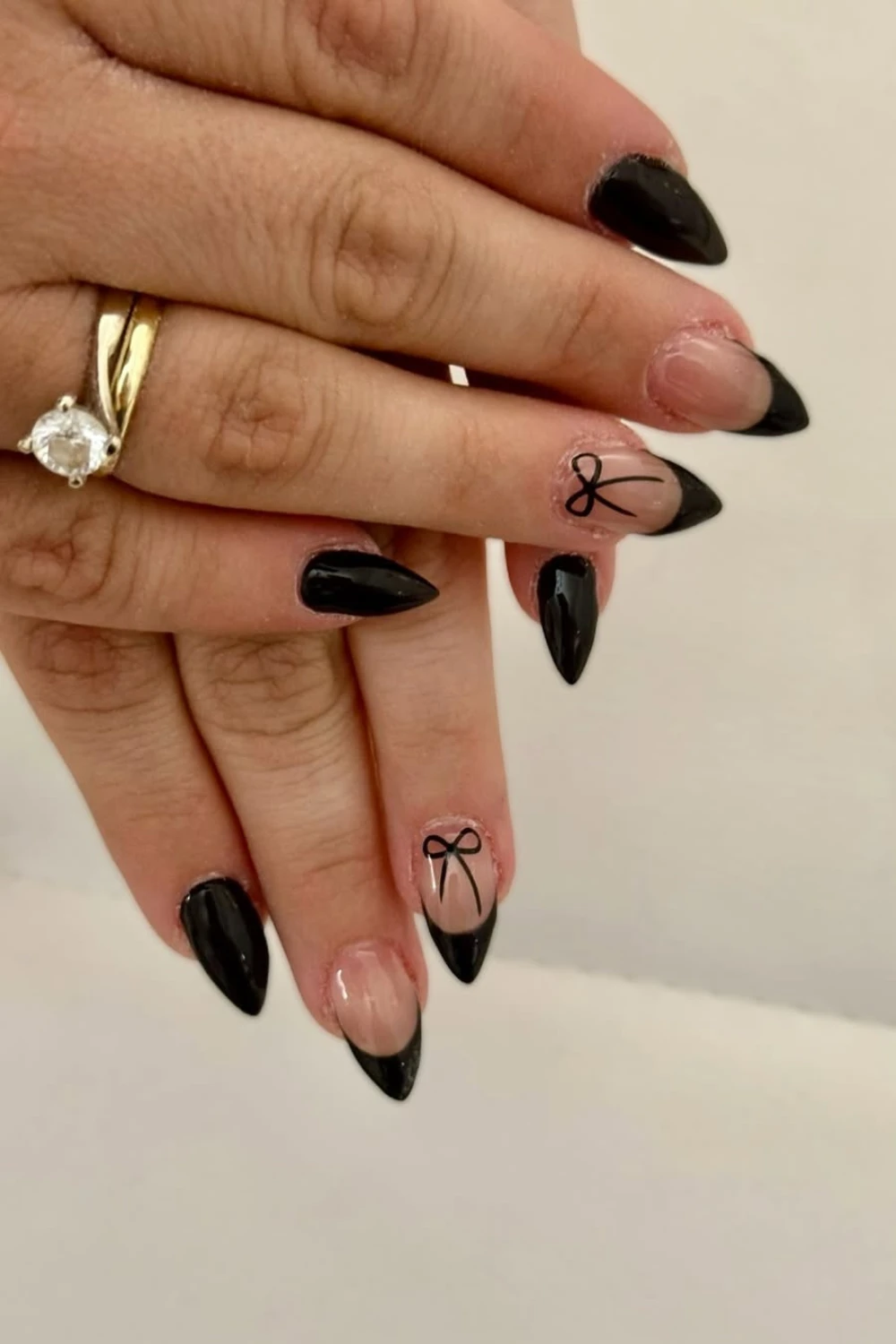 Black Nail Designs – That Look Wrong Until You Try Them (2026) 23 Everyday Casual Black Nail Ideas solotravely