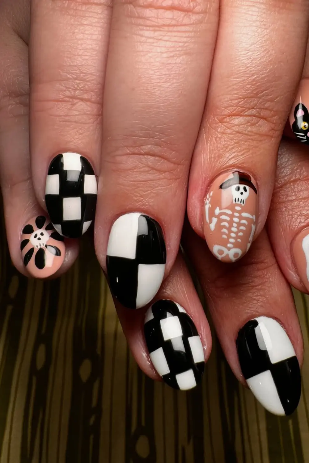 Black Nail Designs – That Look Wrong Until You Try Them (2026) 15 Seasonal Black Nail Designs solotravely