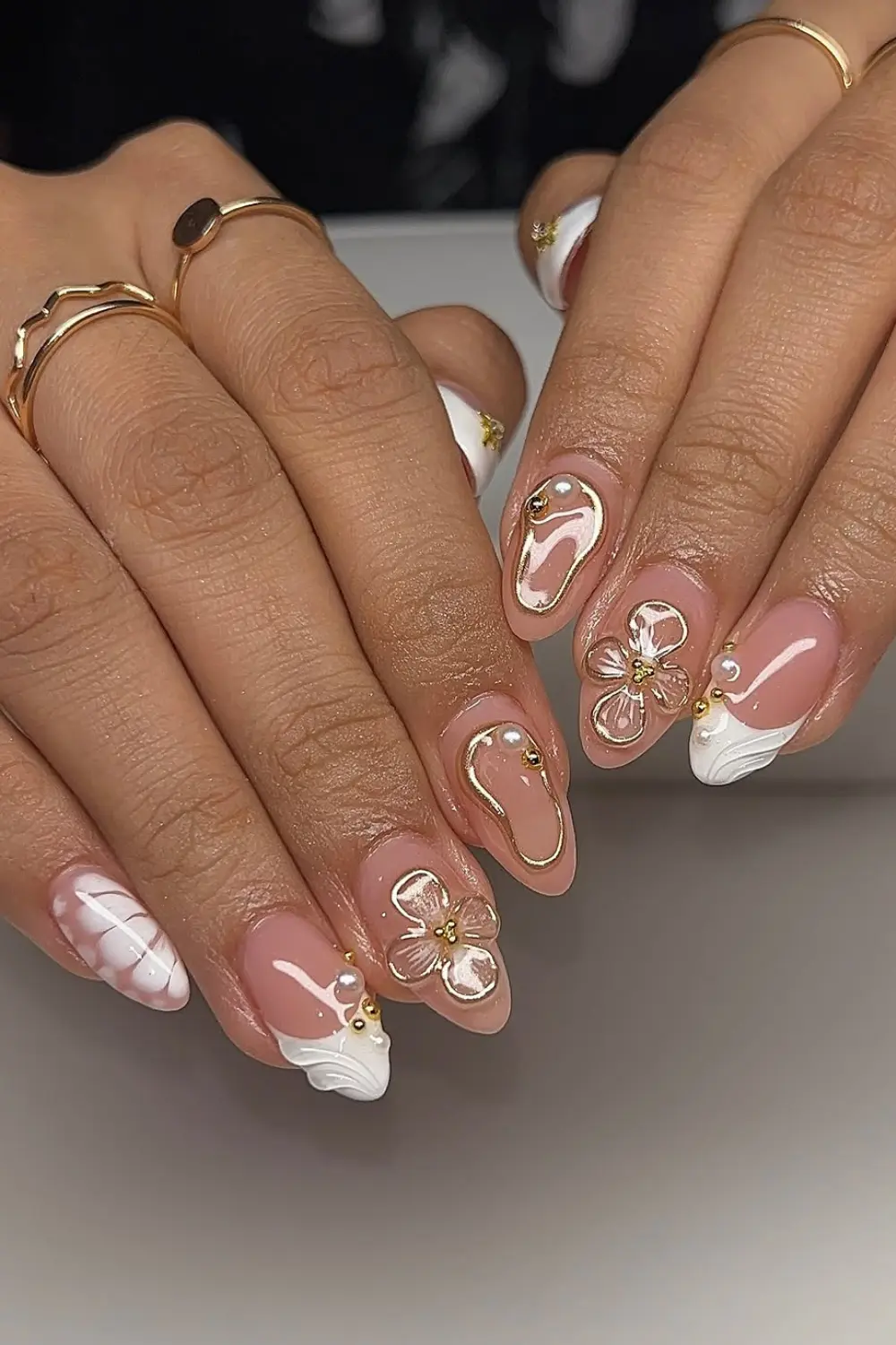 17 White Nail Designs That Look Simple Until You Try Them On 8 White and Gold Nail Art solotravely