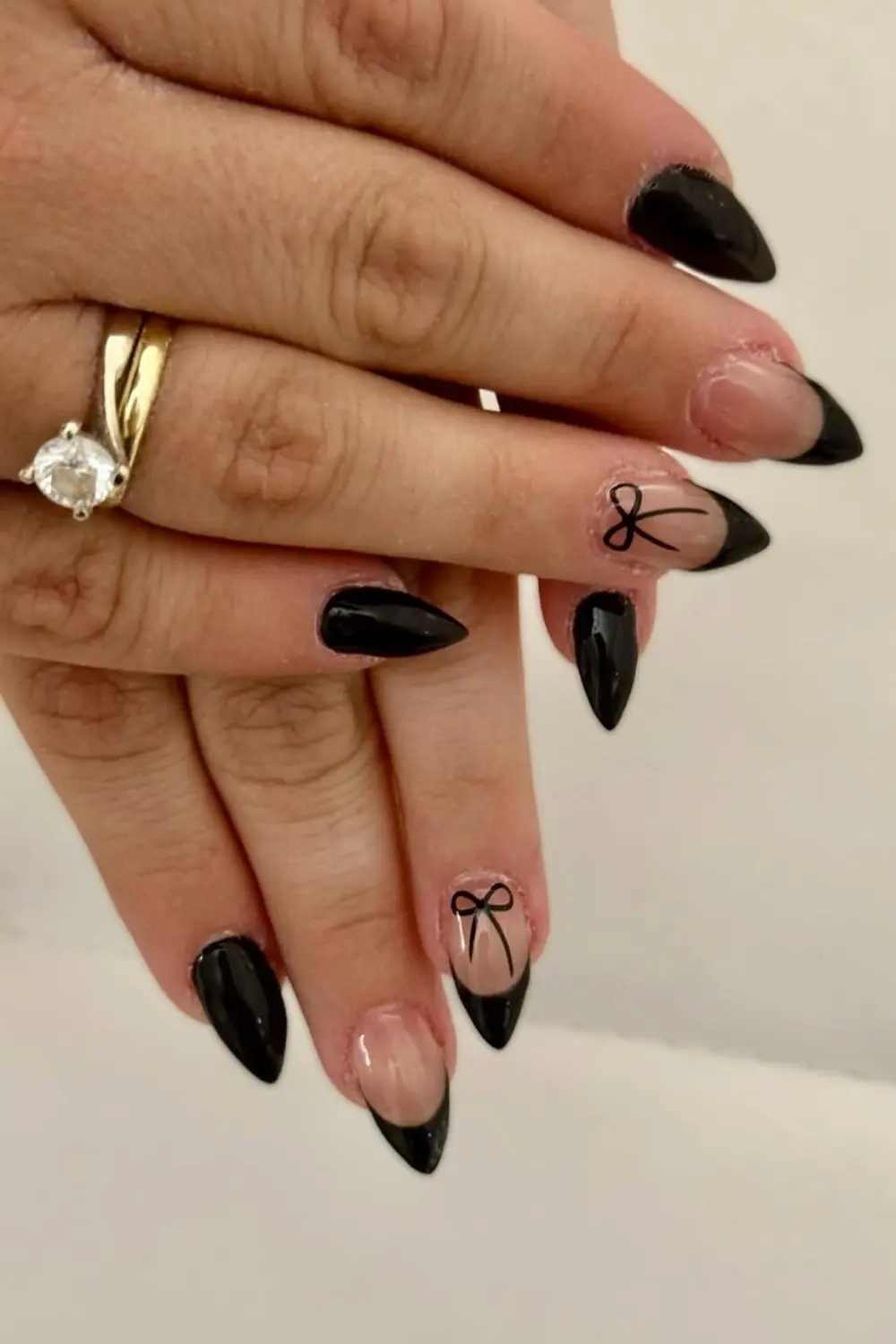 Black Nail Designs – That Look Wrong Until You Try Them (2026) 3 Why Black Nail Designs Are Always in Style solotravely