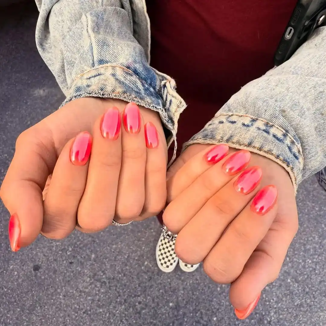 19 Best Gel Nails Ideas 2026 – Trendy, Classy & Modern Designs 5 Aura Gel Nails