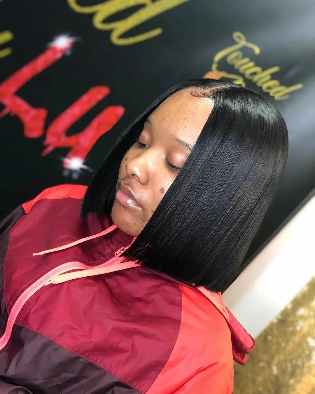 20 Summer Medium Haircuts Ideas 2026: Your Ultimate Style Guide 3 Blunt Cut with Middle Part