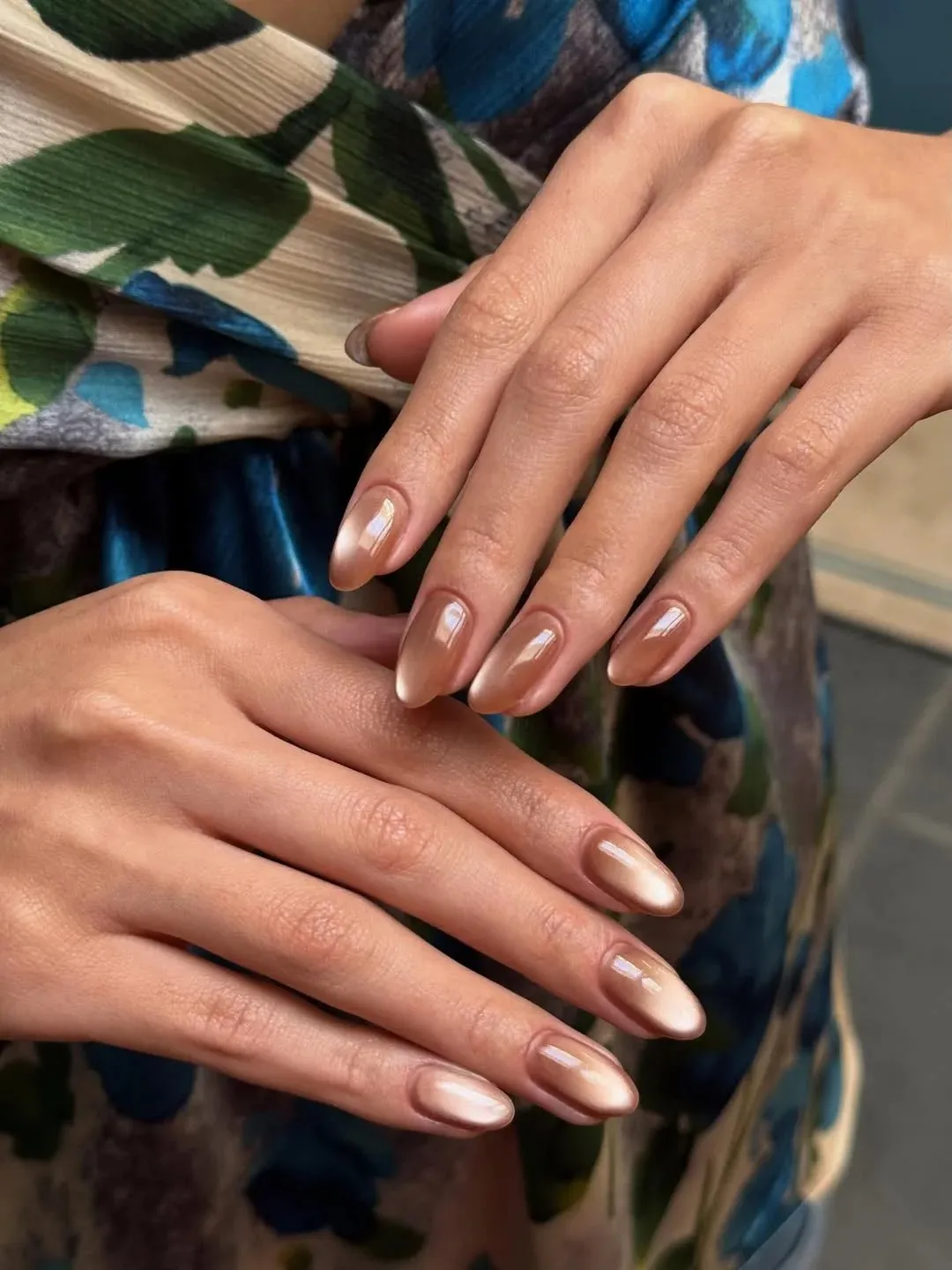 19 Best Gel Nails Ideas 2026 – Trendy, Classy & Modern Designs 7 Cat Eye Gel Nails