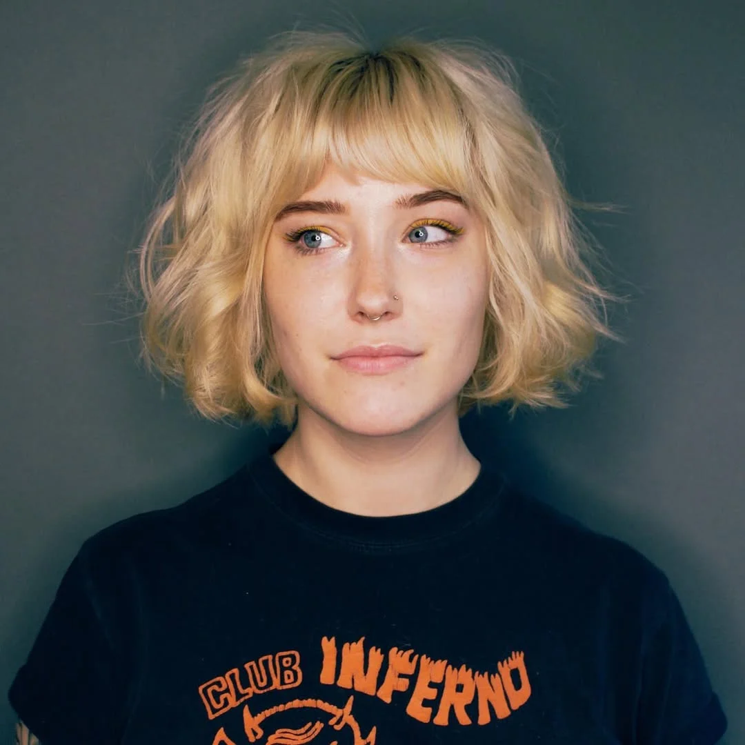 20 Summer Medium Haircuts Ideas 2026: Your Ultimate Style Guide 13 French Bob with Texture