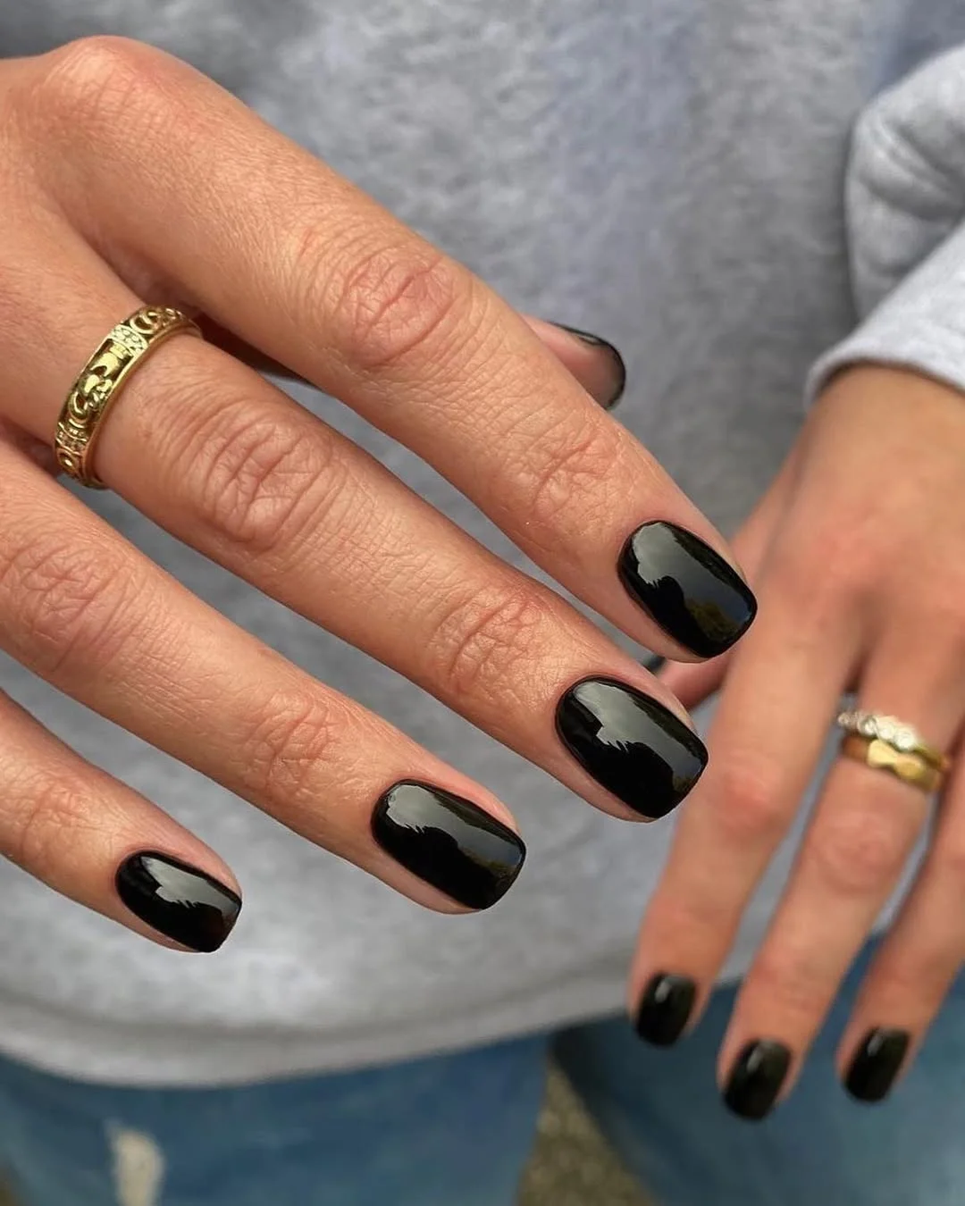 19 Best Gel Nails Ideas 2026 – Trendy, Classy & Modern Designs 16 Glossy Black Gel Nails