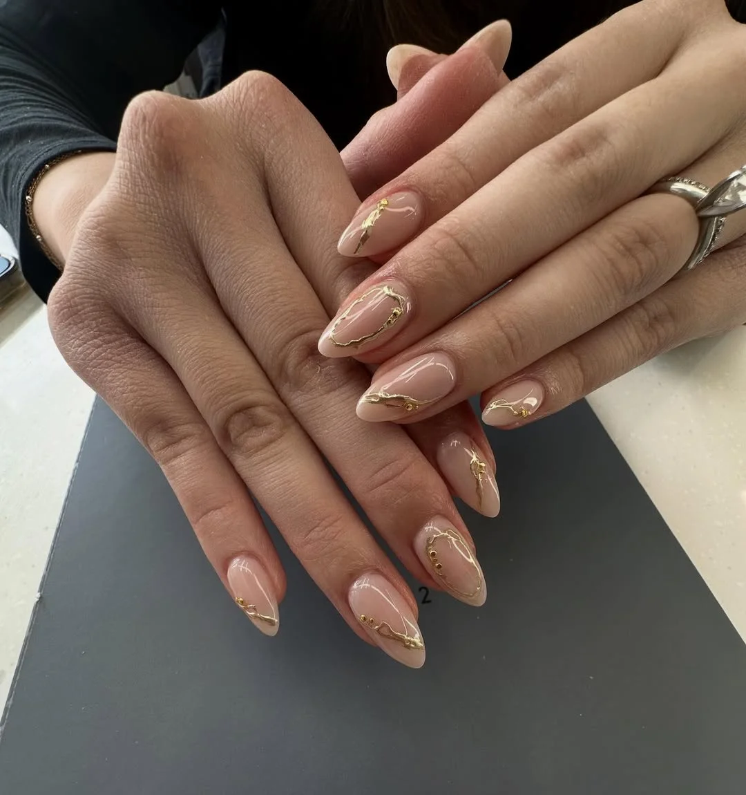 19 Best Gel Nails Ideas 2026 – Trendy, Classy & Modern Designs 17 Gold Accent Gel Nails