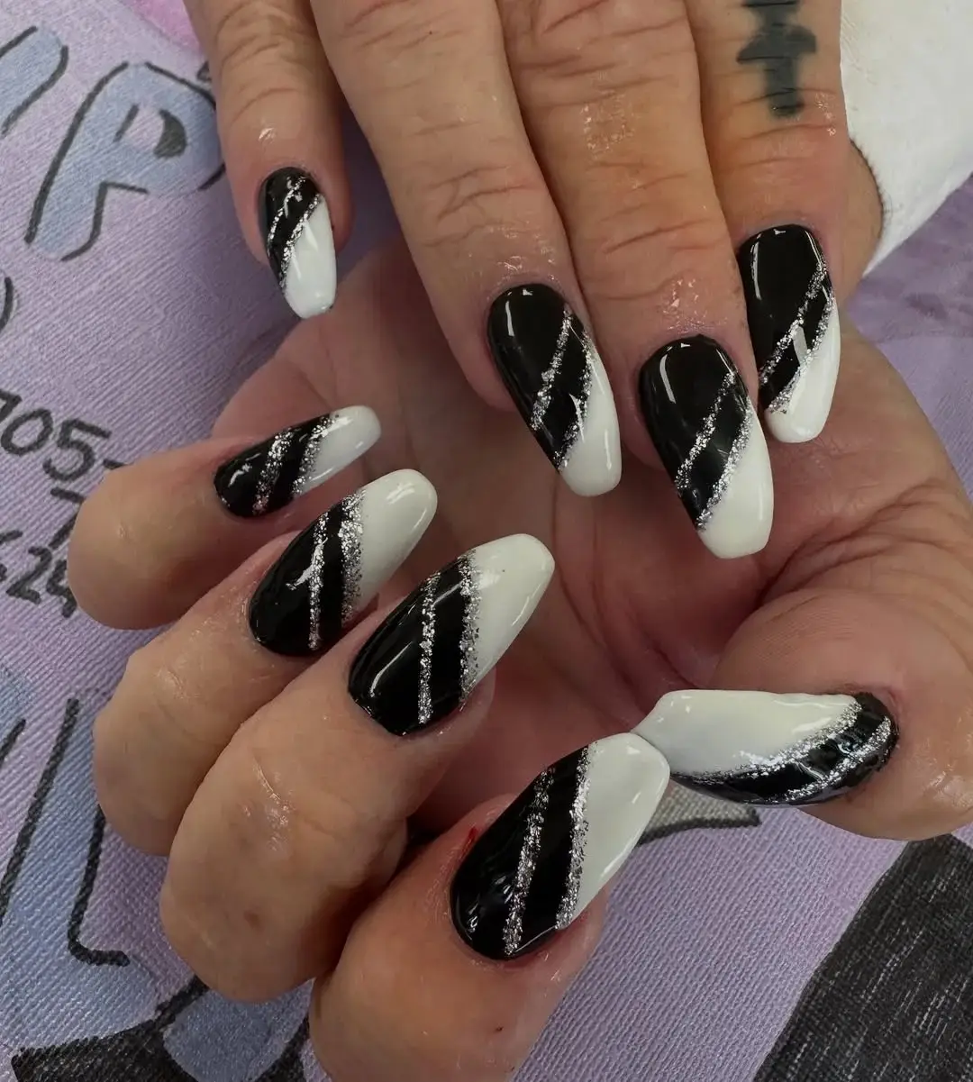 18 Creative Coffin Nails Ideas 2026 | Trendy & Stylish Nail Designs 19 Graphic Black and White Coffin Nails