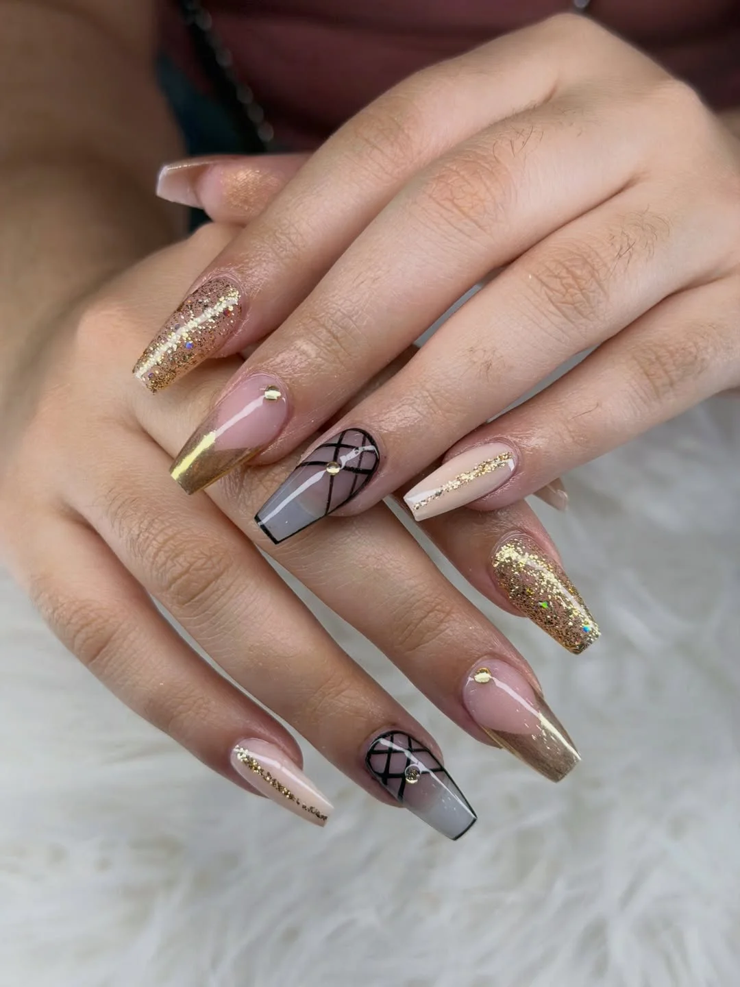 18 Creative Coffin Nails Ideas 2026 | Trendy & Stylish Nail Designs 13 Minimal Line Art Coffin Nails