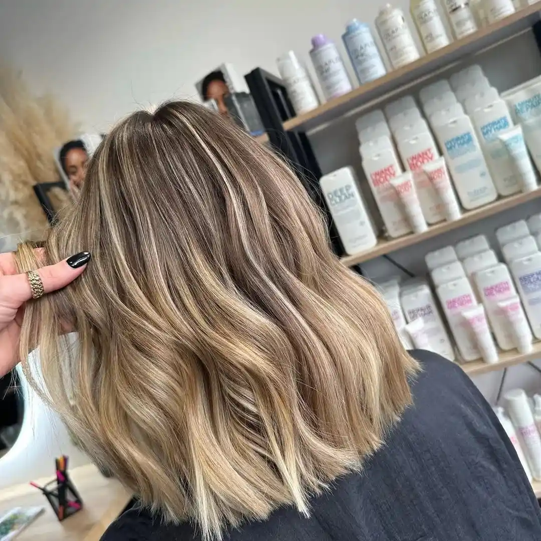 20 Summer Medium Haircuts Ideas 2026: Your Ultimate Style Guide 21 Piece-y Textured Midi Cut