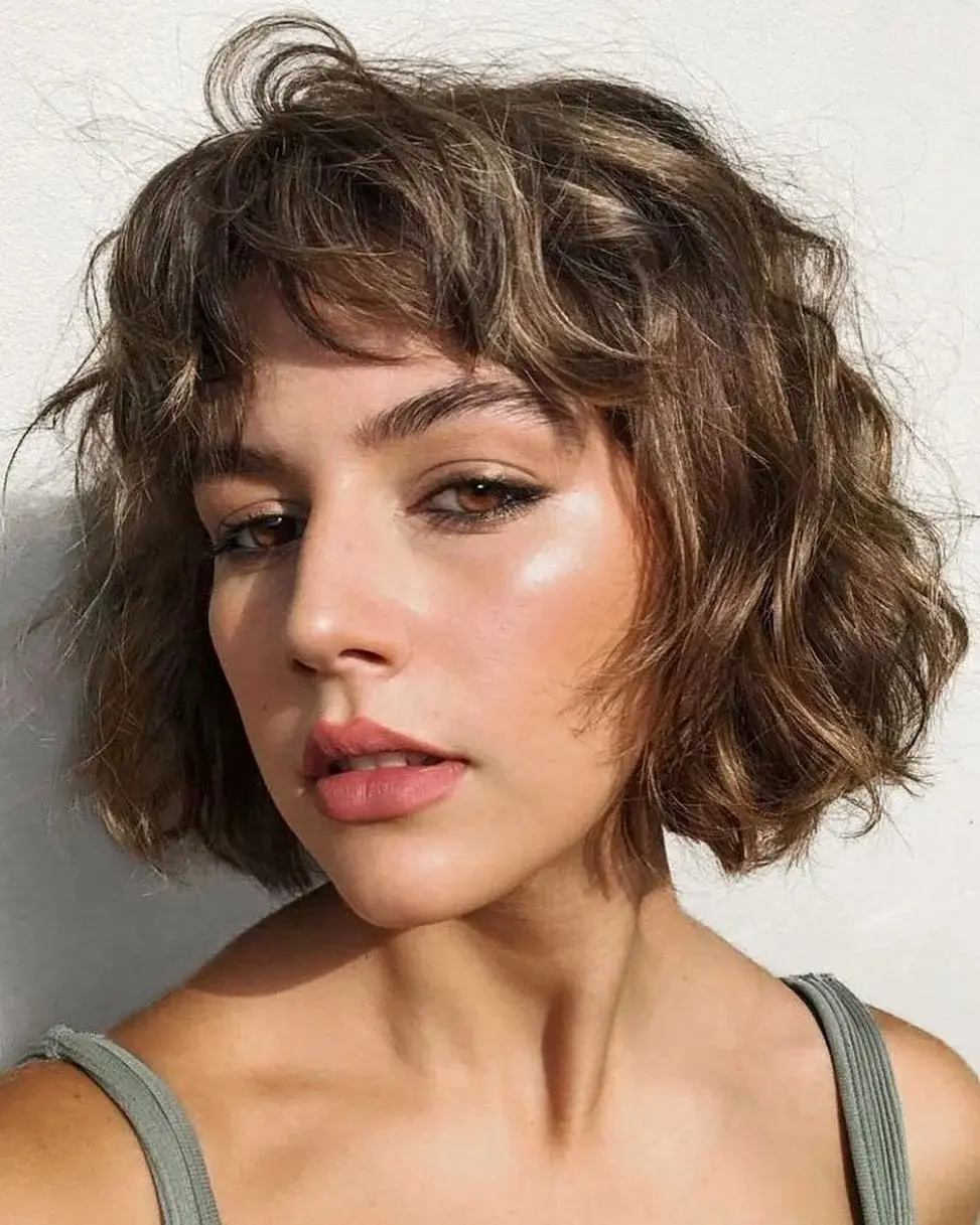 20 Summer Medium Haircuts Ideas 2026: Your Ultimate Style Guide 20 Rounded Bob with Internal Layers