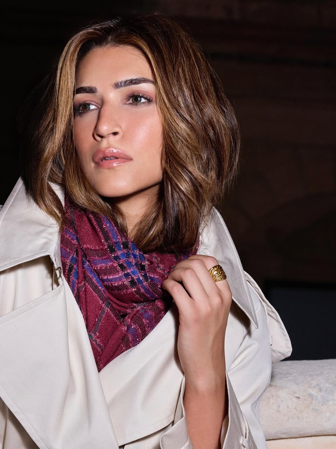 15 Curtain Bangs Medium Hair Styles That Are All About Effortless Chic 8 Curtain Bangs + Silk Scarf