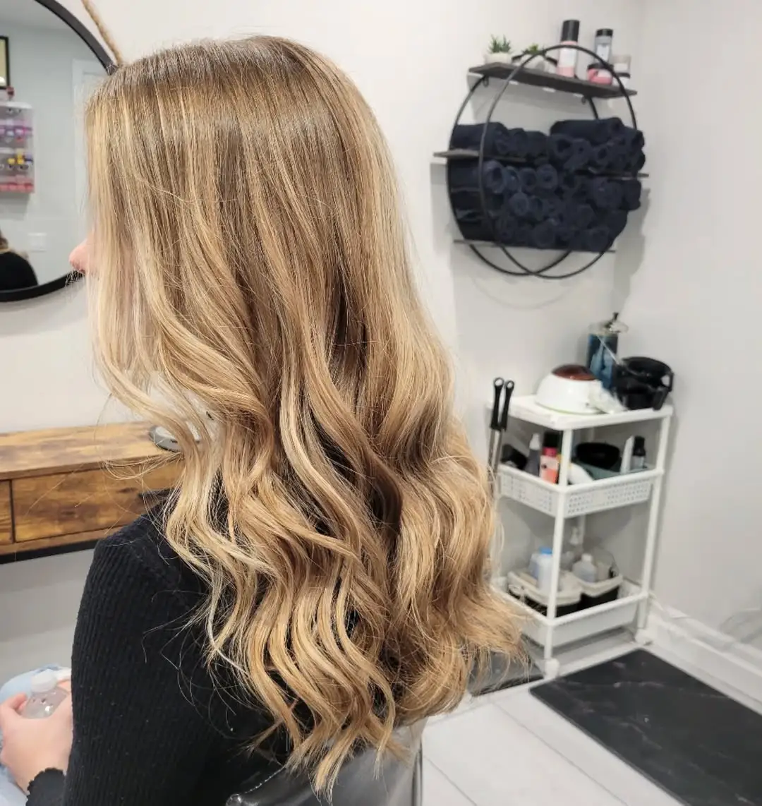 19 Summer Blonde Balayage Ideas That Never Go Out of Style (AKA Hair You’ll Still Love in 10 Years) 2 Soft Honey Blonde Balayage