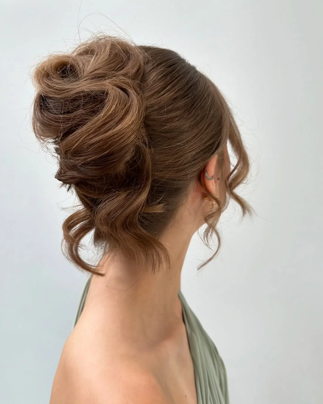 20 Quick Hairstyles for Women 2026: Your Ultimate Guide to Effortless Style 5 The Classic French Twist
