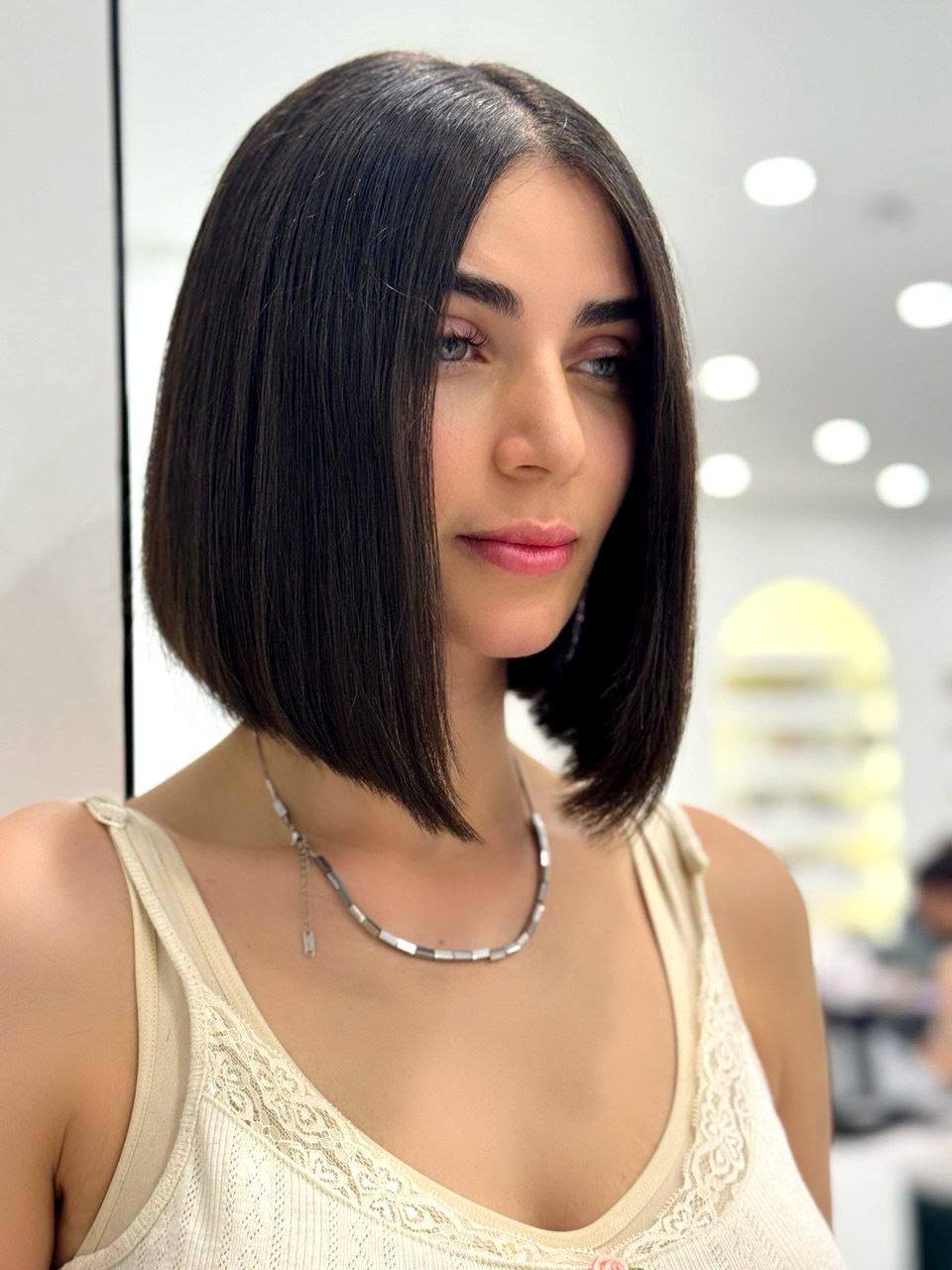 13 Short Bob Hairstyles Everyone’s About to Copy in 2026 — Chic, Low-Maintenance, and Seriously Cute 6 Asymmetrical Bob