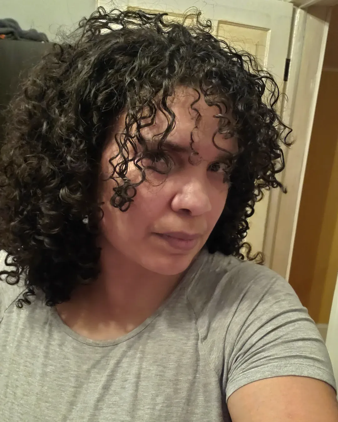 11 Short Wolf Cut Ideas 2026: The Boldest Styles You Need to Try Right Now 5 Blunt Fringe Wolf Cut