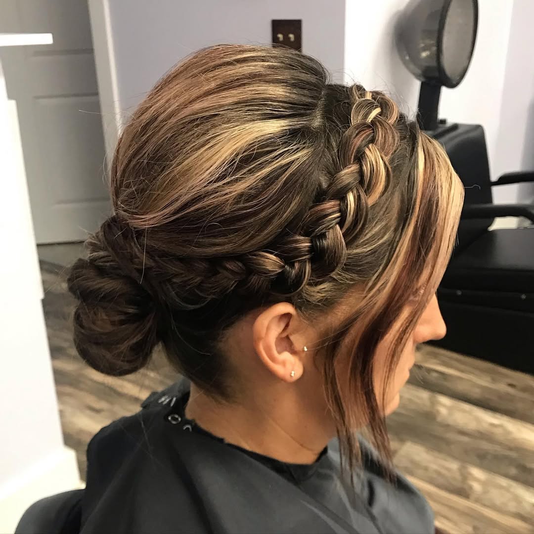 13 Messy Bun Hairstyles Ideas for 2026 That Look Expensive But Take 5 Minutes Flat 4 Braided Messy Bun