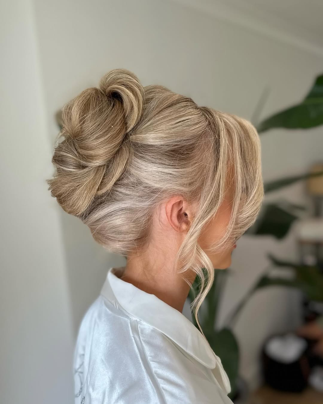 15 Bridal Hairstyle Ideas That Are So Pretty, You’ll Want to Get Married Twice 8 Classic French Twist