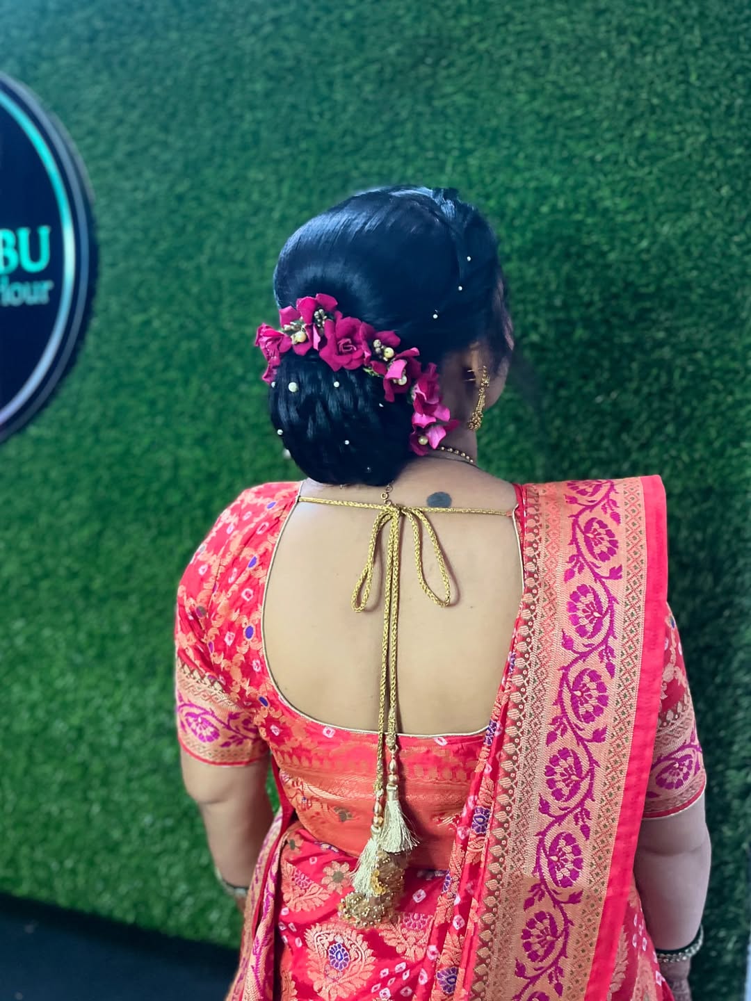 13 Messy Bun Hairstyles Ideas for 2026 That Look Expensive But Take 5 Minutes Flat 9 Claw Clip Messy Bun