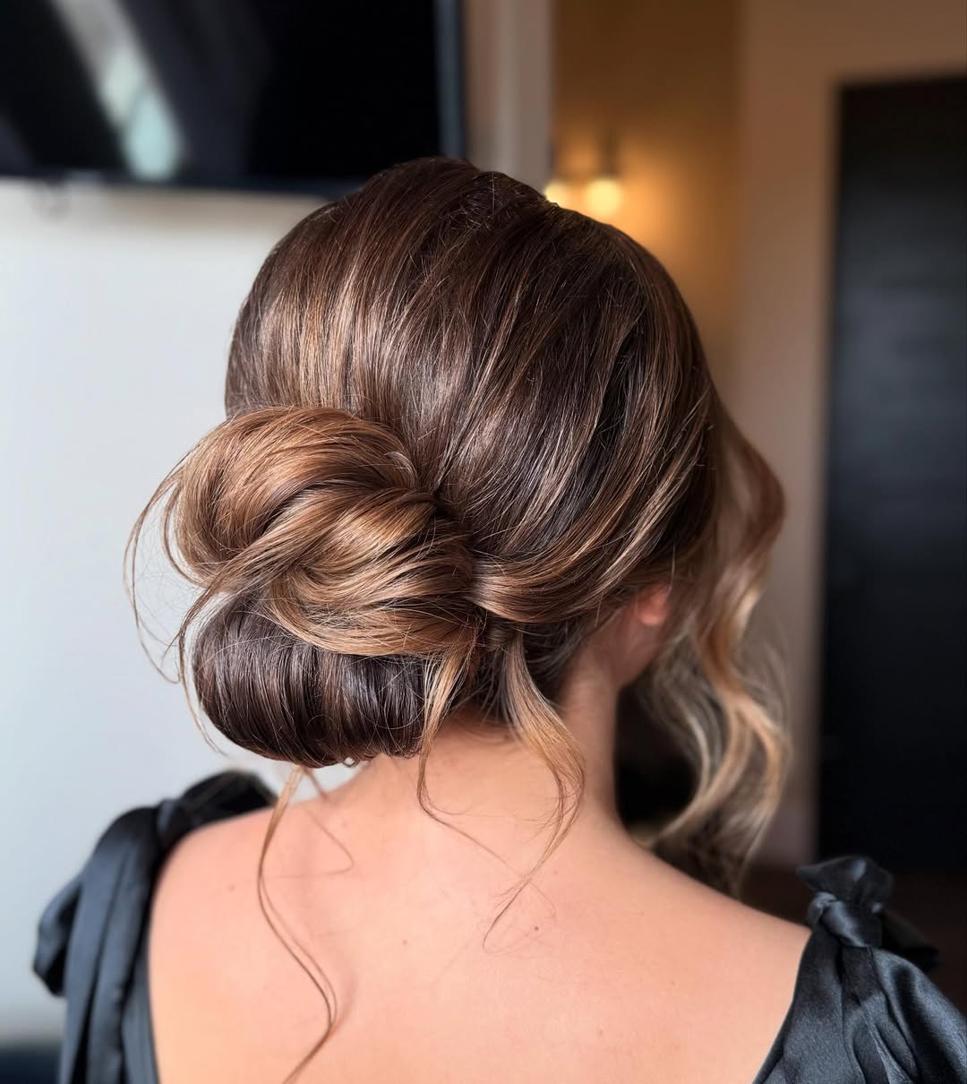 13 Messy Bun Hairstyles Ideas for 2026 That Look Expensive But Take 5 Minutes Flat 6 Elegant Low Messy Bun for Office Days