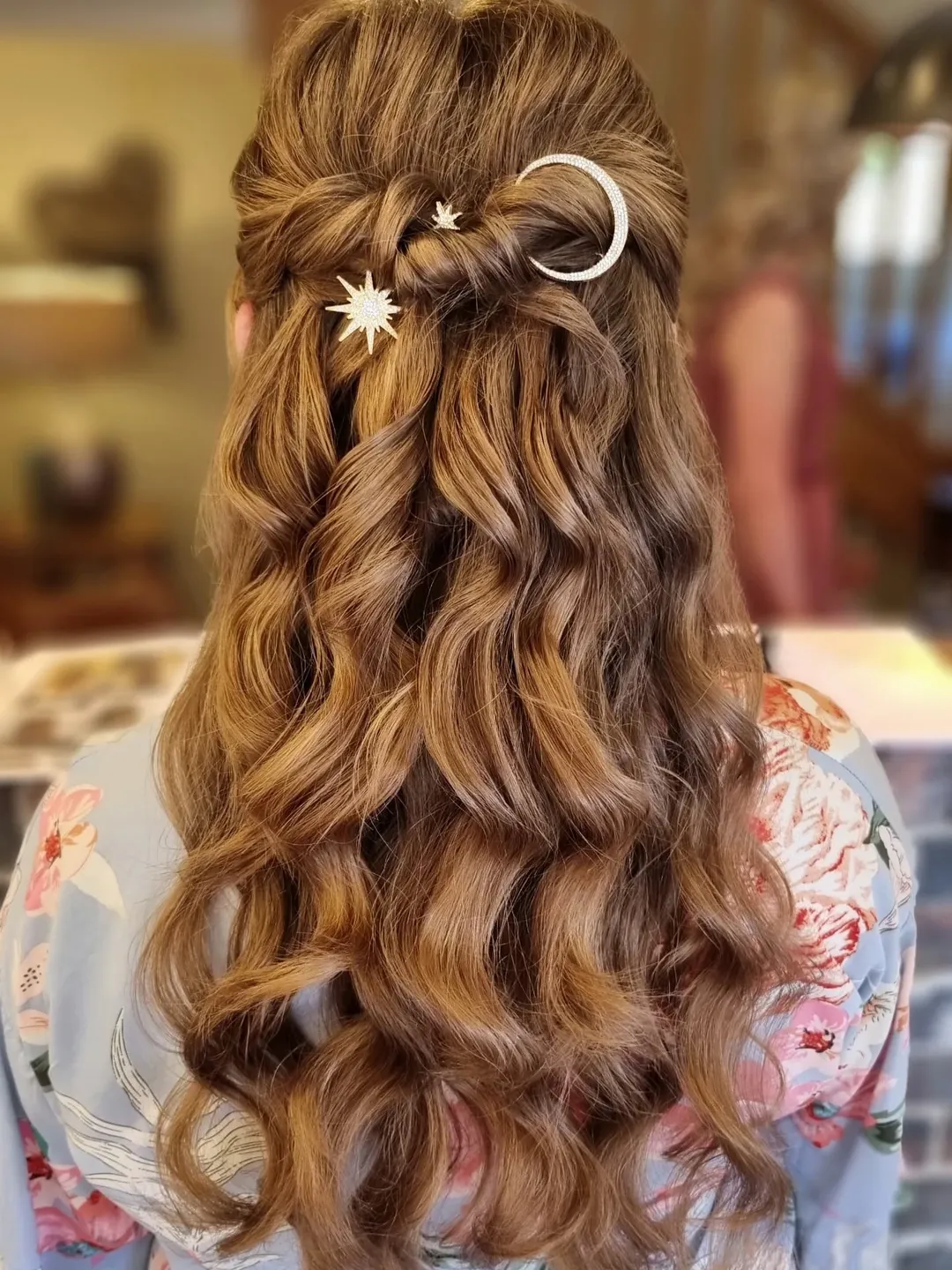 14 Birthday Hairstyle Ideas That’ll Make You Feel Like the Main Character All Day 4 Half-Up Half-Down Waves