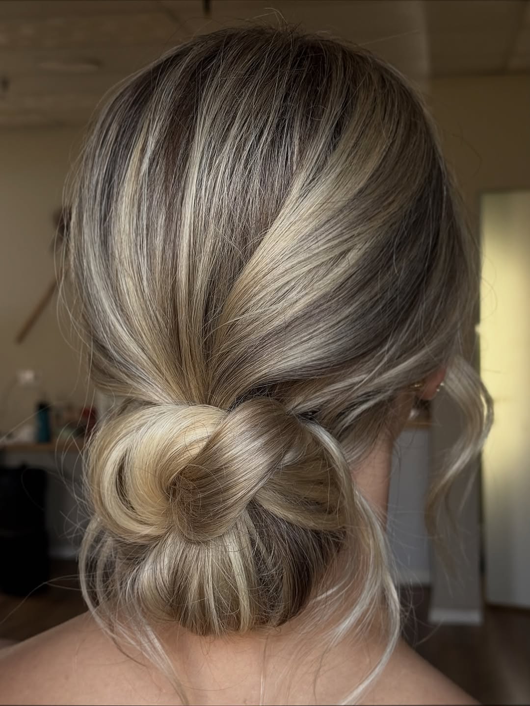 13 Messy Bun Hairstyles Ideas for 2026 That Look Expensive But Take 5 Minutes Flat 8 Half-Up Messy Bun Twist