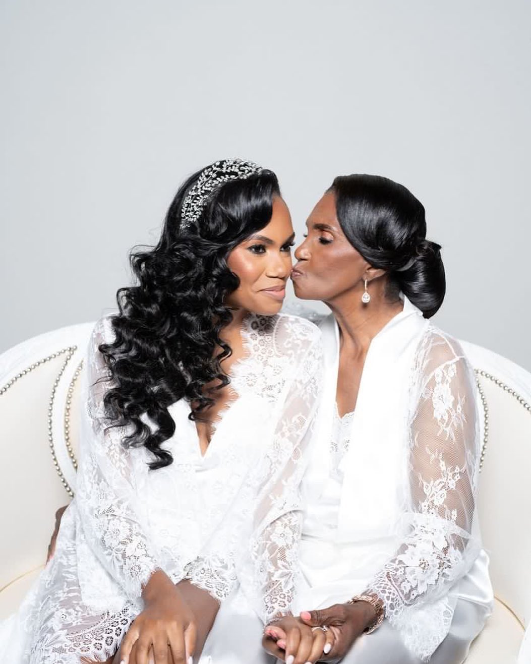 14 Birthday Hairstyle Ideas That’ll Make You Feel Like the Main Character All Day 6 Hollywood Side Sweep