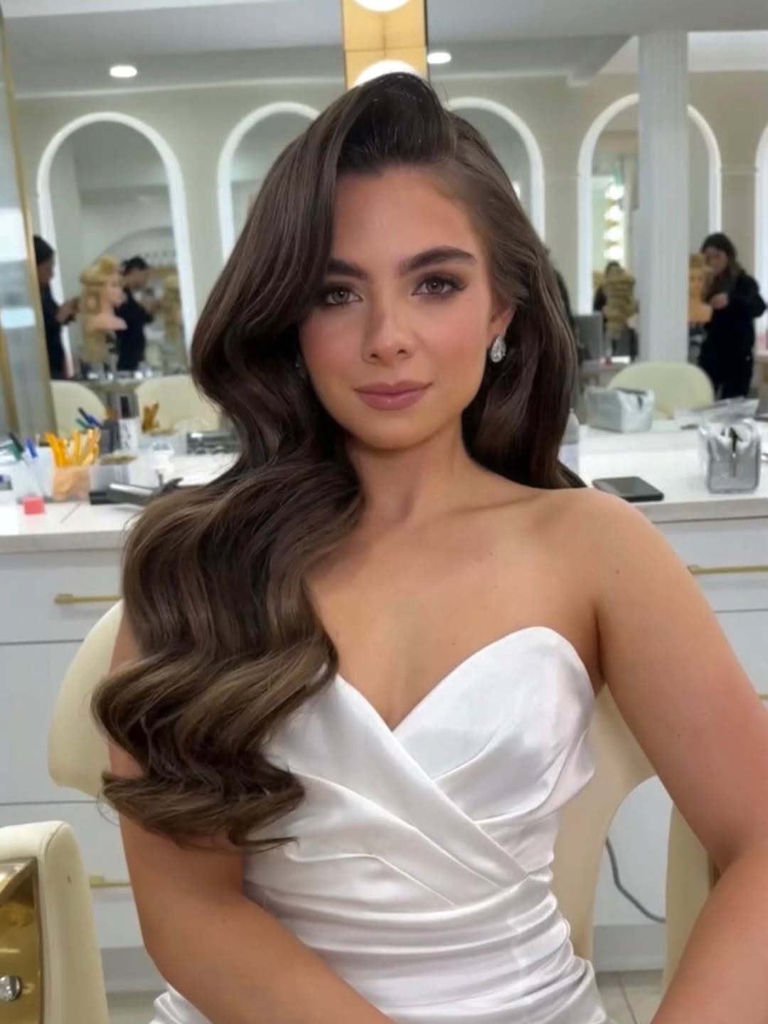 15 Bridal Hairstyle Ideas That Are So Pretty, You’ll Want to Get Married Twice 3 Hollywood Waves