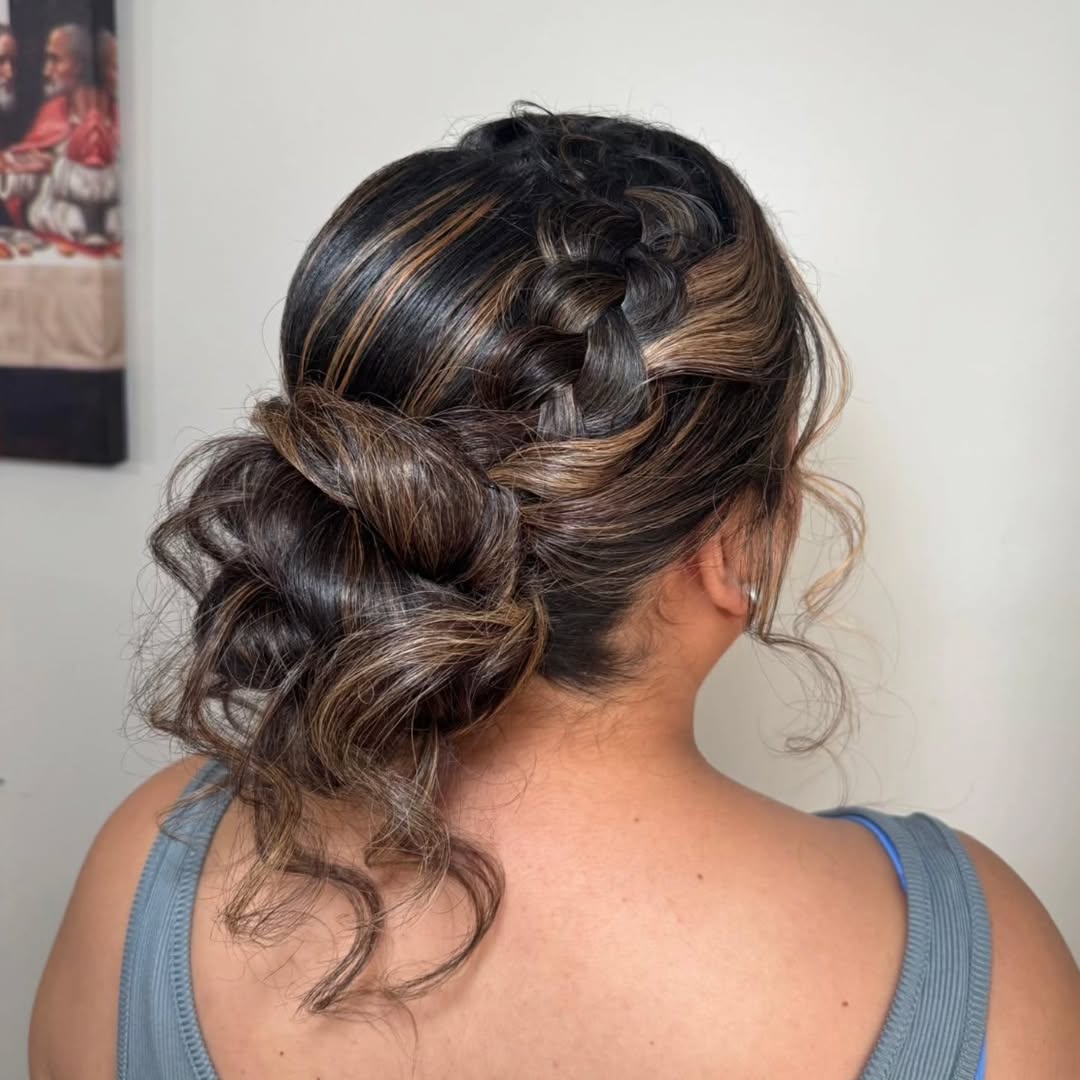 13 Messy Bun Hairstyles Ideas for 2026 That Look Expensive But Take 5 Minutes Flat 2 Low Messy Bun