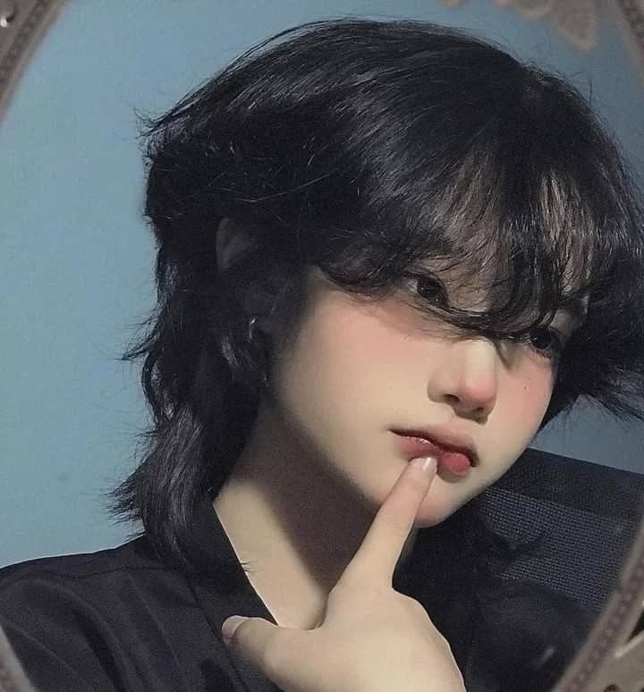 11 Short Wolf Cut Ideas 2026: The Boldest Styles You Need to Try Right Now 7 Mullet-Inspired Short Wolf Cut