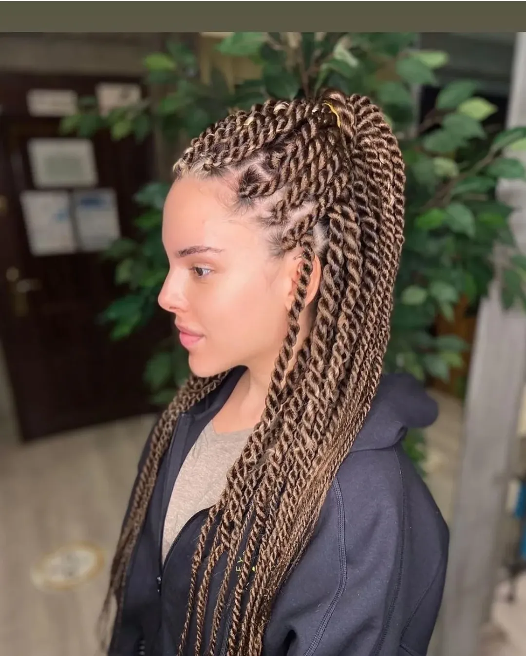 14 Graduation Hairstyles Ideas That’ll Have You Looking Like the Main Character on Your Big Day (Zero Stylist Needed, Bestie!) 5 Pull-Through Braid for a Twist on Classic Braids