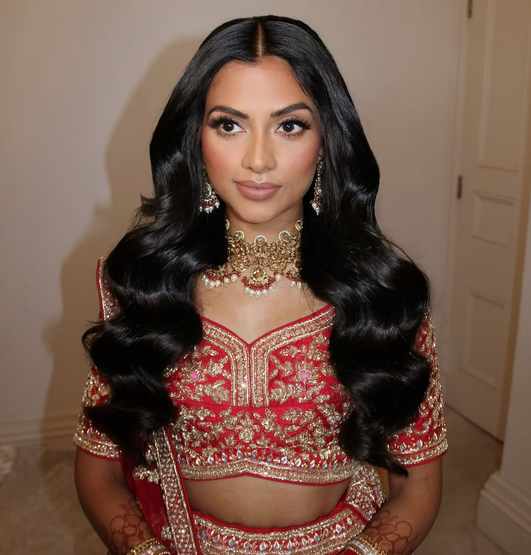 14 Middle Part Hairstyles Ideas That’ll Make You the Hair Icon of 2026 (Bye, Side Part Drama!) 3 Soft Waves Middle Part