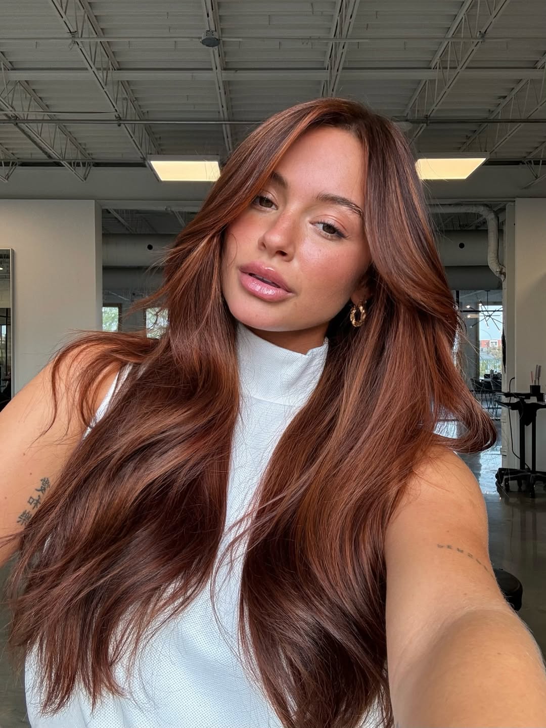 13 Easy Short Hairstyles That'll Make You Look Like You Walked Straight Out of a Fashion Magazine 7 Soft Waves with a Side Part