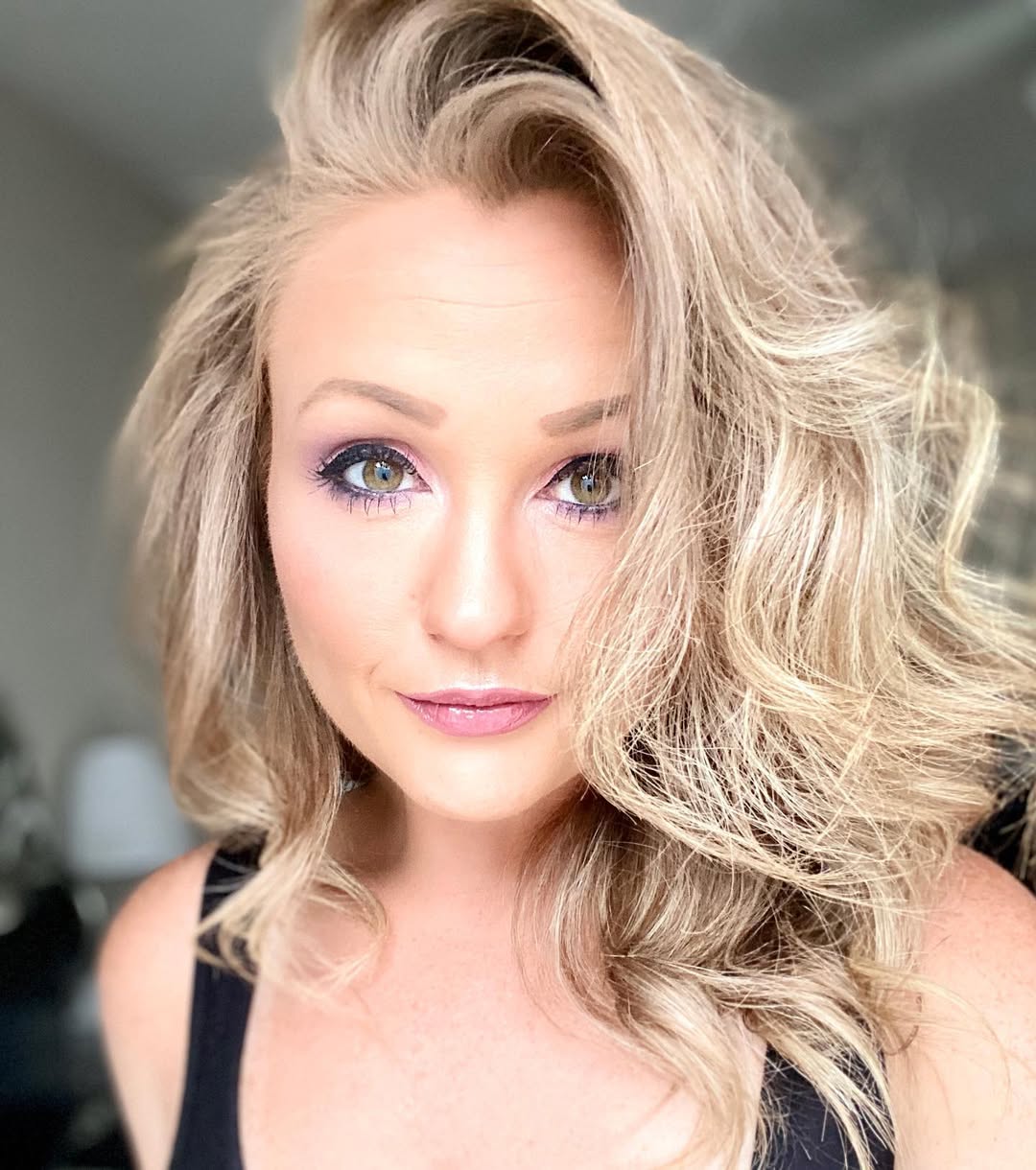 16 Curly Hairstyles Down That Are Seriously Effortless (and Low-Key Gorgeous) 9 Big Fluffy Curls