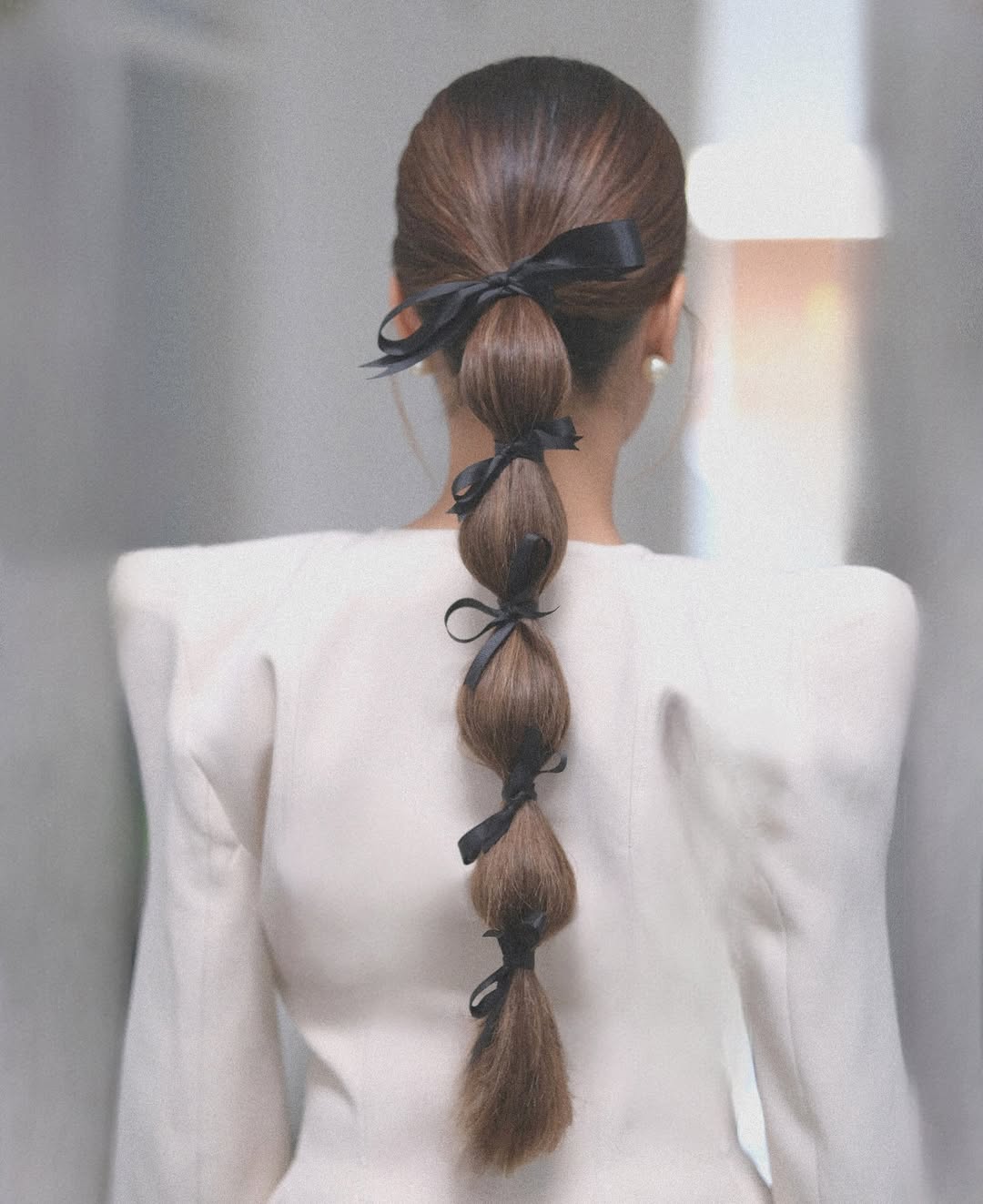 14 Party Hairstyles Ideas That Will Make You the Main Character (Yes, Even at Someone Else’s Party) 7 Bubble Ponytail