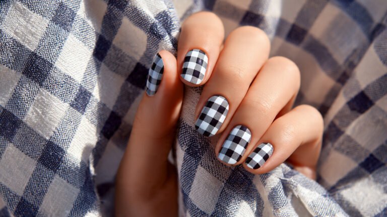 Checkered Summer Nails