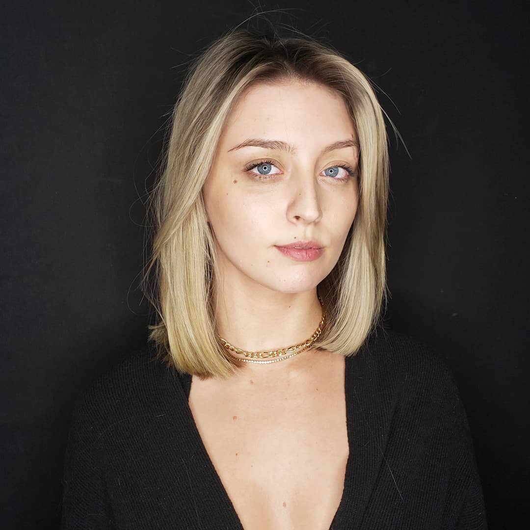 14 Shoulder-Length Hairstyles Ideas That Will Instantly Upgrade Your Look (Yes, Even on Lazy Hair Days) 2 Classic Blunt Lob