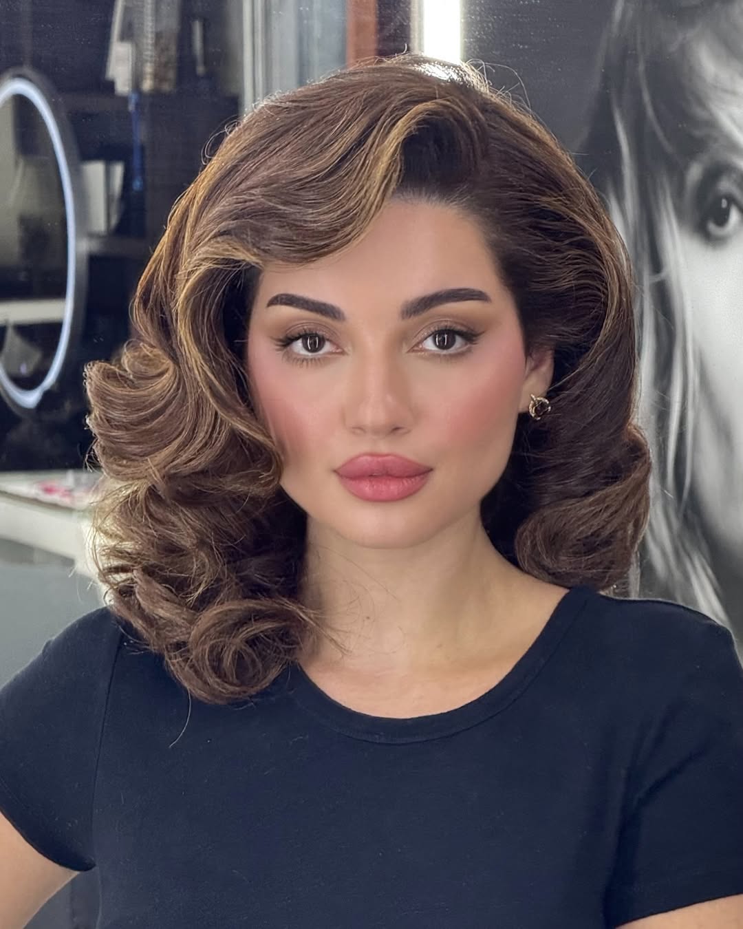 13 Curled Hairstyles Ideas That Will Instantly Upgrade Your Look (Seriously, It’s Giving Main Character Energy) 3 Classic Hollywood Curls