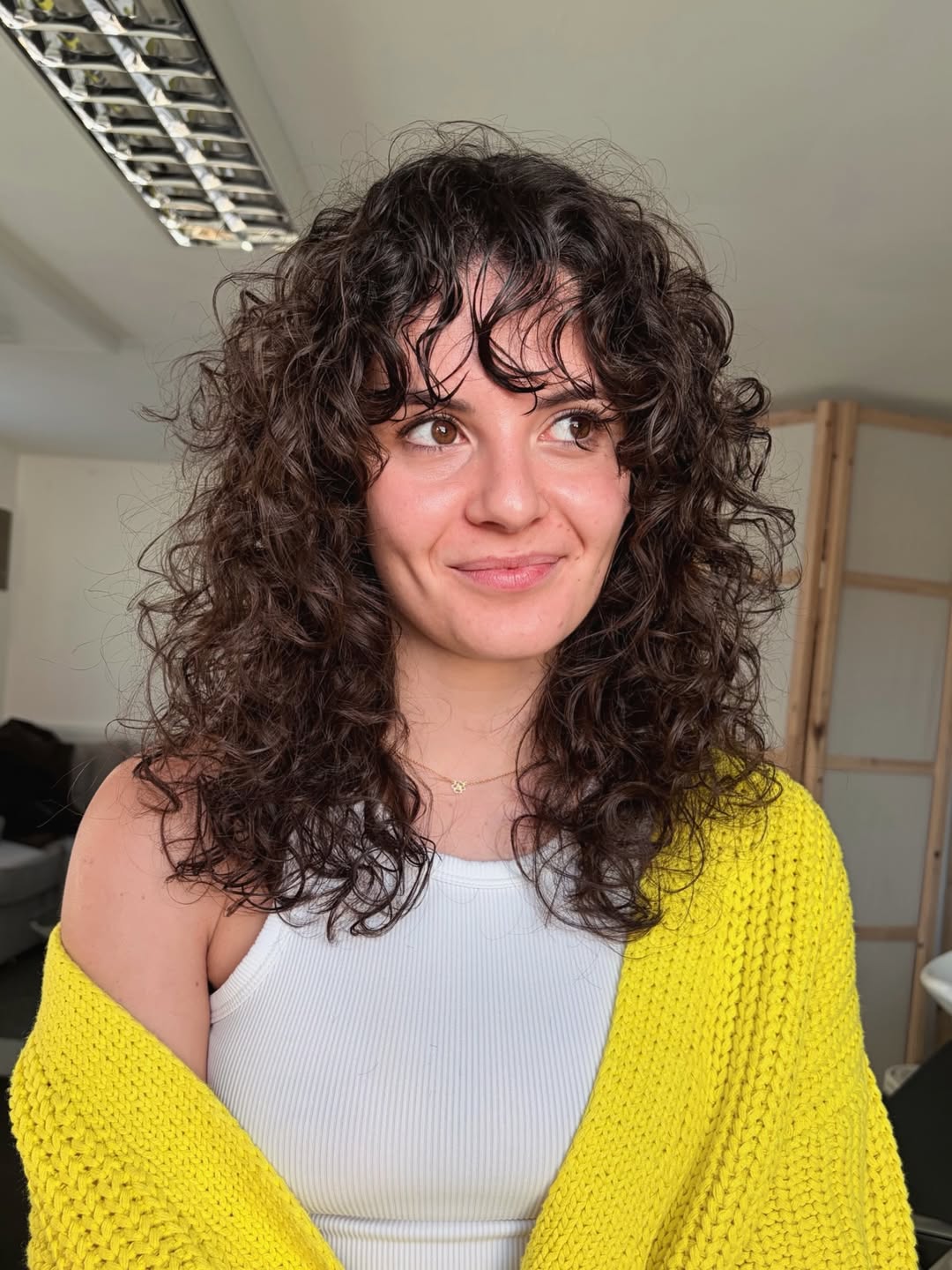 15 Fringe Hairstyles Ideas That’ll Instantly Make You Look Cooler (Like, Effortlessly Cool) 6 Curly Fringe