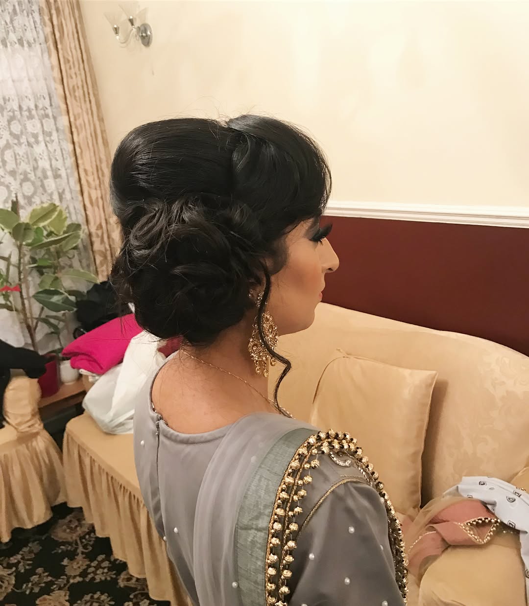 15 Curly Wedding Hairstyles That Will Make You Say “Wait… Why Didn’t I Do This Sooner?!” 15 Curly Side Bun