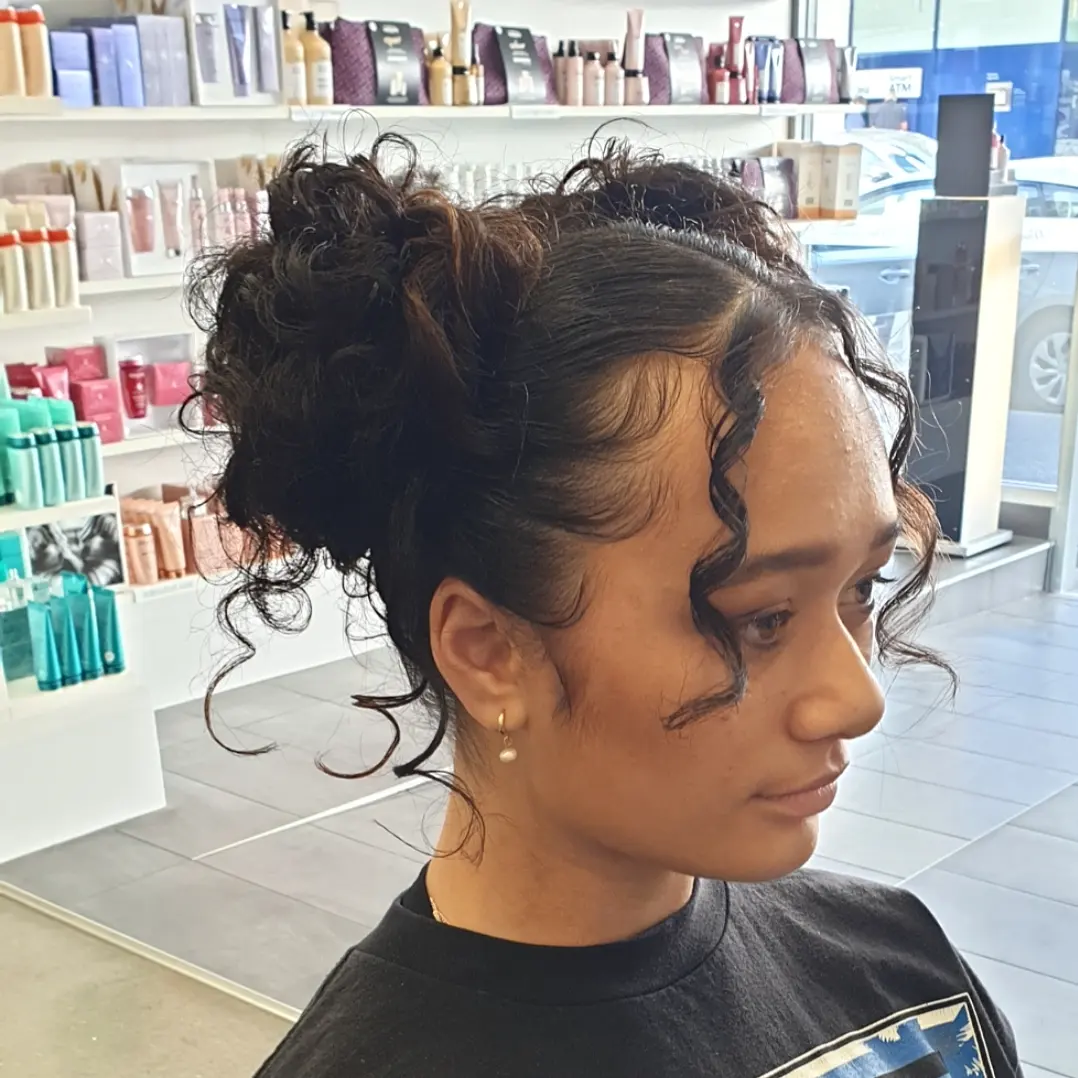 13 Curled Hairstyles Ideas That Will Instantly Upgrade Your Look (Seriously, It’s Giving Main Character Energy) 14 Curly Space Buns