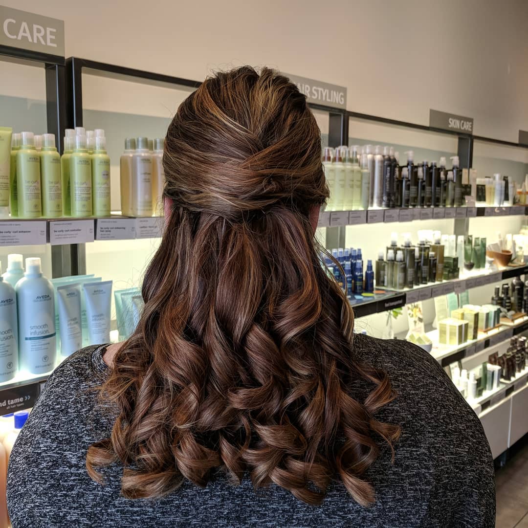 13 Curled Hairstyles Ideas That Will Instantly Upgrade Your Look (Seriously, It’s Giving Main Character Energy) 6 Half-Up Curled Hair