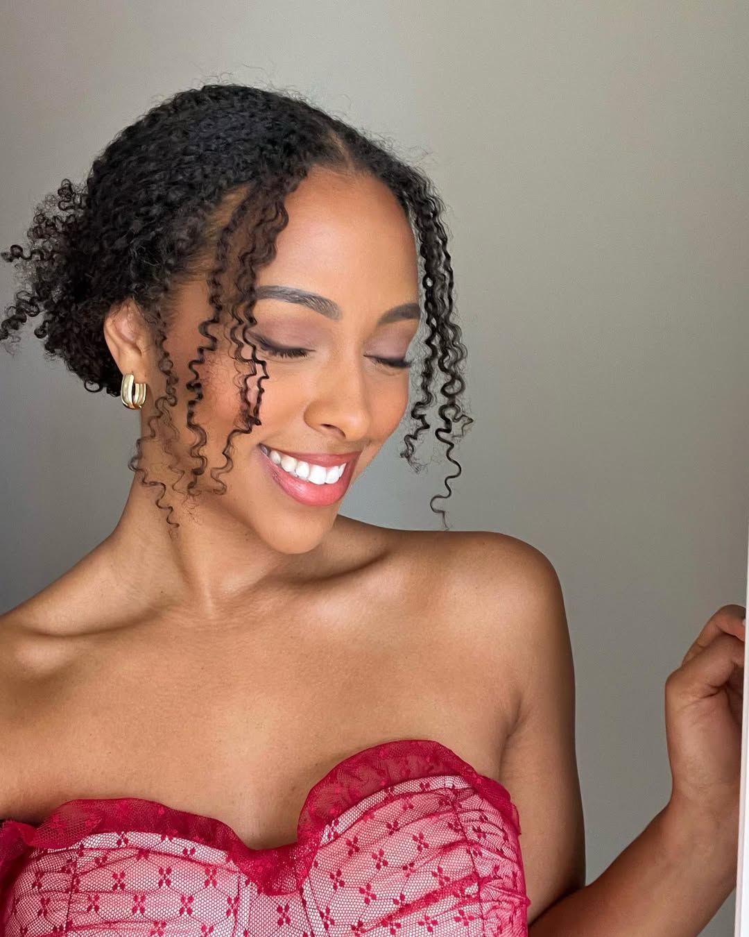 16 Adorable Curly Hairstyles for Kids That’ll Make Everyone Say “Wait… Who Did Their Hair?!” 4 Half-Up Curly Bun