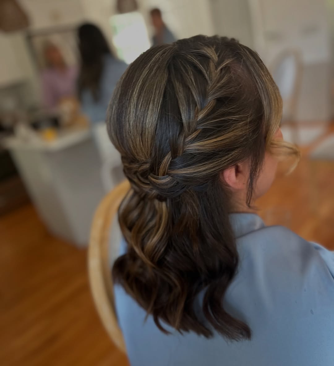 15 Curly Wedding Hairstyles That Will Make You Say “Wait… Why Didn’t I Do This Sooner?!” 3 Half-Up, Half-Down with Twists