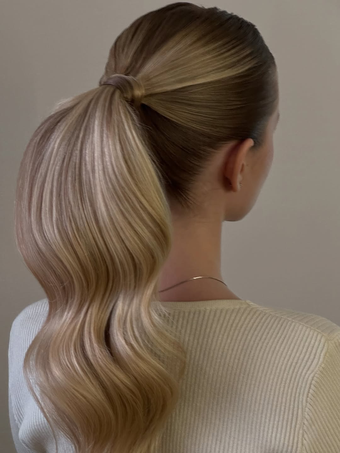 15 Round Face Hairstyles That Instantly Slim, Sculpt & Serve Main-Character Energy 8 High Ponytail with Volume