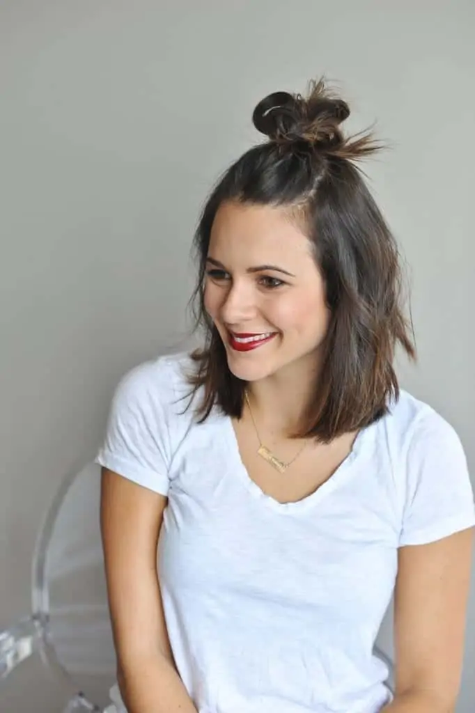 16 Cute Quick Hairstyles You Can Do in 5 Minutes (Because Mornings Are a Scam) 9 Lazy Girl Top Knot